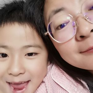 东仔和妈妈的阅读时光