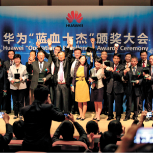 Vol015：华为故事 | 蓝血十杰，华为边颁奖边批判