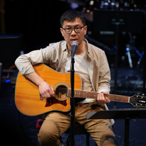 19 苹果工程师在硅谷开原创音乐演唱会｜丁权的歌，唱的是自己的人生