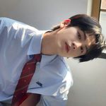 张凌赫睡我旁边