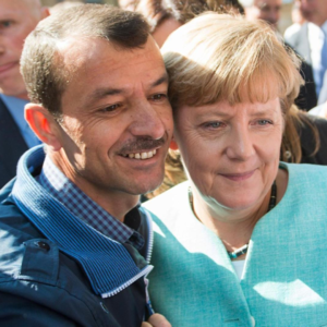 默克尔治国理政十六年，女总理是非功过有几分？