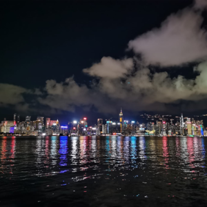 想起遗憾的事，梅花落满山头，但阳光依旧会回来