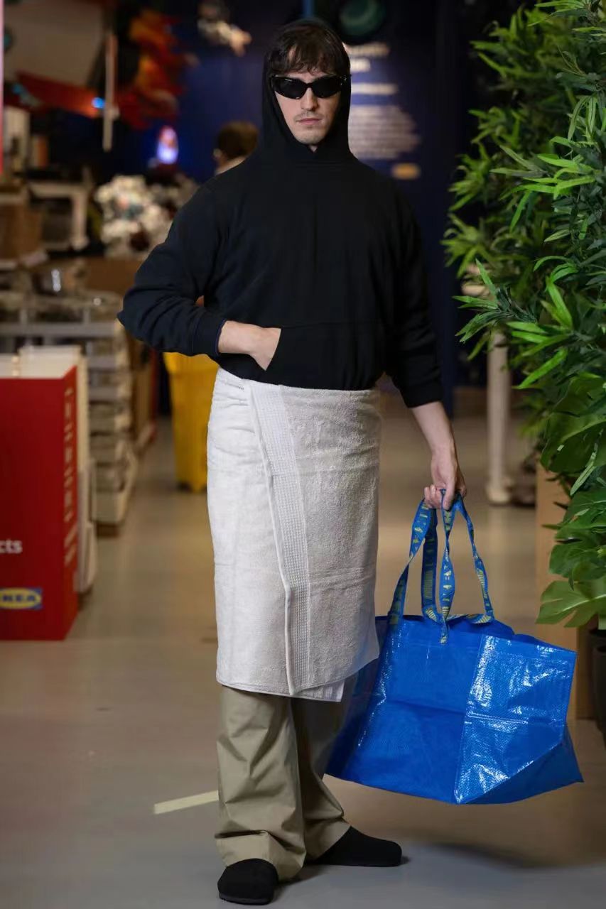 过敏报亭卡戴珊变身湿发霸总jennie自己当老板了