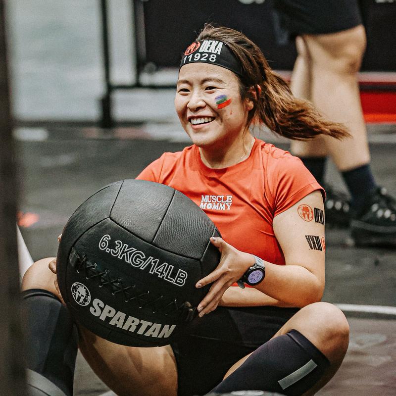 克拉拉戴大红花