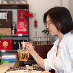 媛媛在喝茶