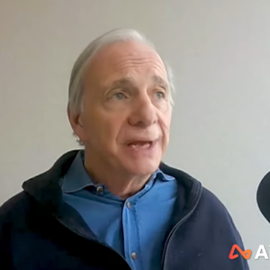 桥水创始人：AI 越来越热，越要看谁真能赚到钱