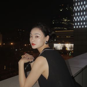 包有钱女士
