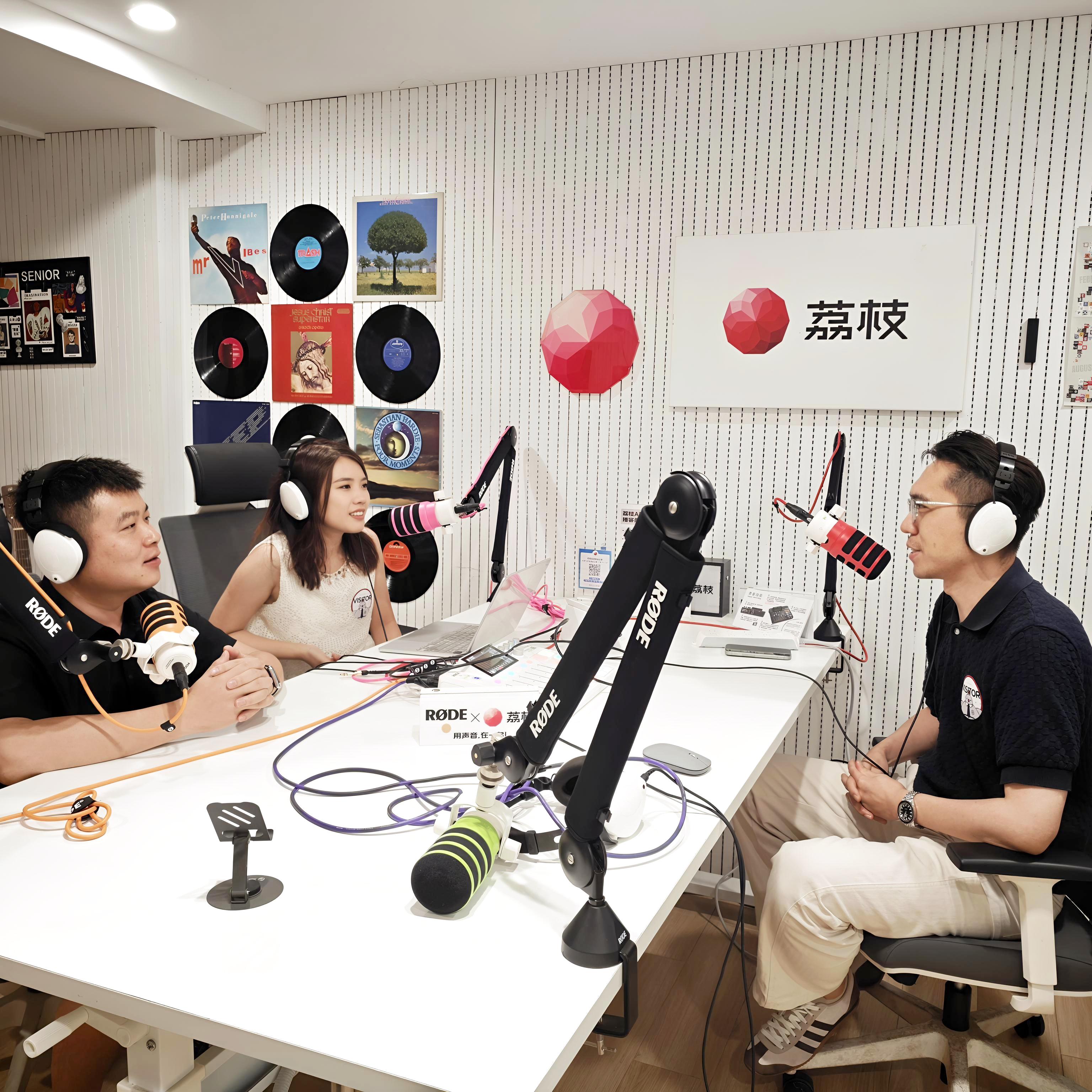 别再卷Agent了！｜AI产品经理回顾企业AI转型：最大的坑，根本不是技术！ episode artwork