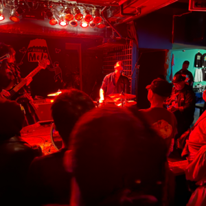 大阪，老中青三代朋克的理想家园