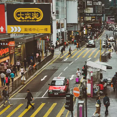 EP68 开港卡、买香港保险、炒港美股:是财富密码,还是中产新焦虑? episode artwork