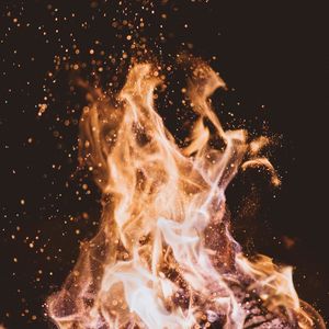 木火之性：丙丁火如何铸就“成”与“传”。