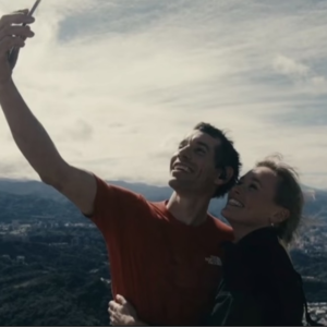 04.徒手攀登:当你爱的人,把生死交给一栋大楼