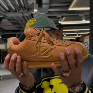 毫无新意？LV新款有没有抄袭耐克阿甘鞋？