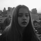 两只小耳朵都竖起来