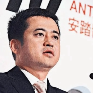 E97 安踏集团丁世忠的超越之路，背后的时代和战略选择 | 聊顶流企业家