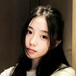 月亮绕着地球转