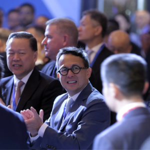 E864 中国这个会，李嘉诚儿子一来股价就涨回来了
