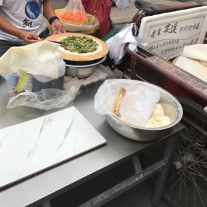 T043 郑州 city walk :老城区的漫游,寺庙、遗址、烤鸭店,然后在城市边缘香山集市吃菜馍