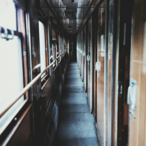 好风早报38 | 月经弄脏火车床单，“都是她的错”？