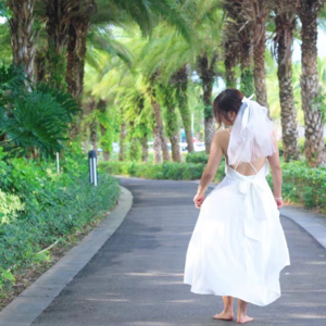 在30岁的生日,我和自己结婚了 | 对话E6