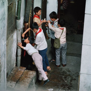 快手、热梗、战队｜乡村孩子的好友列表里都有什么