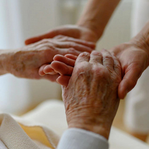 十年涌入超千亿，险资养老社区超速扩张背后的“人才之困”