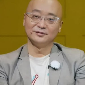 郑韩读报：邓莎老公路行被曝曾行贿千万元，违法行为不可沦为娱乐谈资