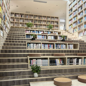 借一本书，见自己。