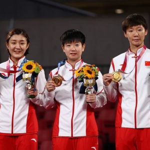 体育饭圈围城记：被流量、网暴与“妈妈粉”困住的赛场｜串台体育产业独立评论