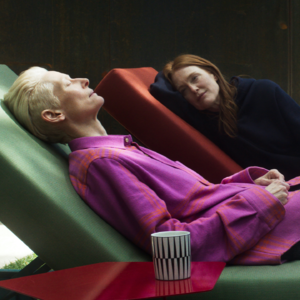 隔壁房间：姬圈女神蒂尔达·斯文顿和朱丽安·摩尔的生死对话-我们有没有权利说再见？