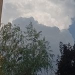 风吹衣起凉肚皮