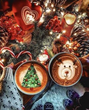 No. 044 - 「Love actually」月亮挂在树梢，我枕在你肩上