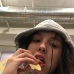 房间里有一百个人