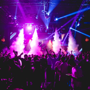 纽约时报｜当80+ 的老人成为夜店主咖