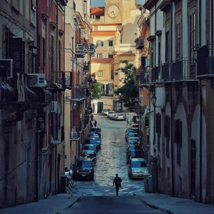 33.香港老人被骗两三亿港元