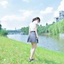 不信人间有此湖