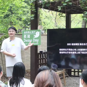 No.14 2人3个月从零开始，如何打造"第二好"的AI/LLM App？对话砍砍