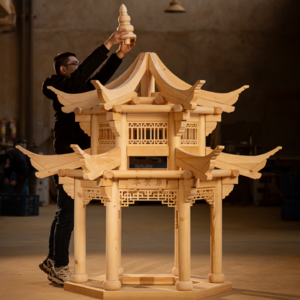 被凤凰传奇唱火的技艺，揭秘中国榫卯积木第一人的跨界生意经！