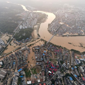 湖南平江暴雨致36万余人受灾,新城区接近一半被淹