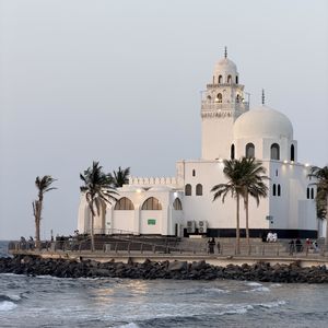50🇸🇦从《欢迎来龙餐馆》出发：走进长袍、信仰与改变中的沙特