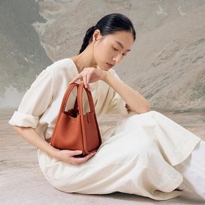 山下有松：不靠Logo，中国品牌如何撬动女性审美新高地