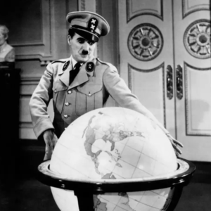 圣诞节离世的卓别林：喜剧大师的悲剧底色 | 12月25日