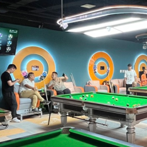 台球厅又火了，不只是靠“美女助教”