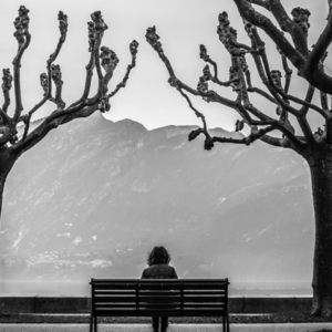 BBC随身英语｜哪个年龄的人最容易感到孤独？