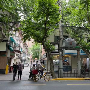 马路边