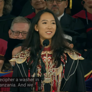 BBC｜哈佛首位中国演讲女生刷屏，又一个董小姐？