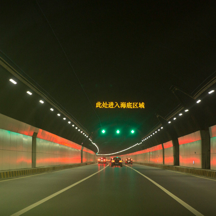 cover of episode 054. 对谈黄金龙：我在大厂做内容，也在网约车里记录人生