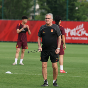 开炮！离开足球圈的他，忍不住要喷足协和伊万