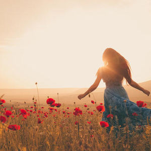 EP15 YUE TALK｜从“不被重视的人”到“为自己做选择的人”：Z世代正在重新定义“女性”