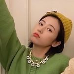 阳光呗透过窗台